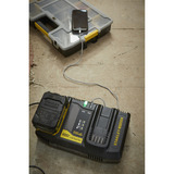Stanley V20 Zweischacht-Schnell-Ladegerät (18V / 4A) für V20 Akkus schwarz/gelb