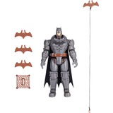 Spin Master Batman 30 cm Deluxe-Actionfigur mit Schlag- und Wurffunktion, Spielfigur 5 Ausrüstungsgegenstände, Licht- und Soundeffekte