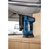 Bosch Professional Akku-Holznagler GNH 18V-35 Professional solo, 18Volt blau/schwarz, ohne Akku und Ladegerät