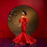 Mattel Barbie Signature Lunar New Year mit Qipao und goldenen Accessories, Puppe 