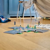 LEGO 60304 City Straßenkreuzung mit Ampeln, Konstruktionsspielzeug 